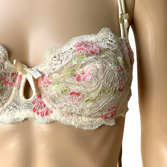 Vintage 90s Lise Charmel cream pink & green lacy bra - Picture 3 of 11